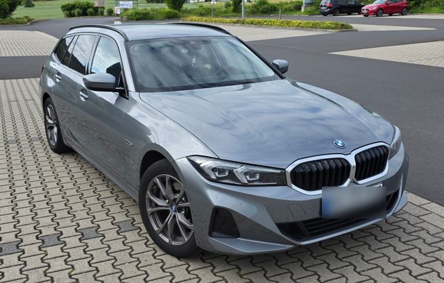 BMW 330e Facelift Händlergarantie Akku 97,5% AHK