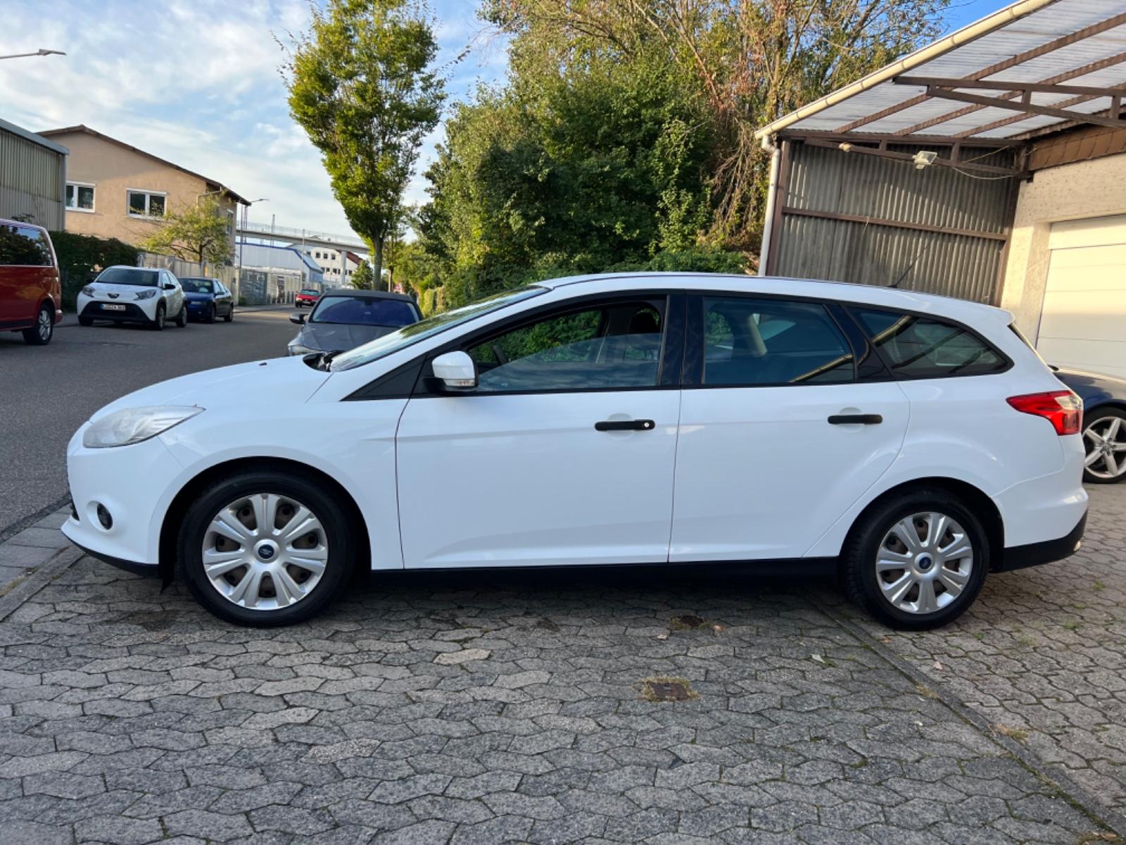 Ford Focus 2014 — interior