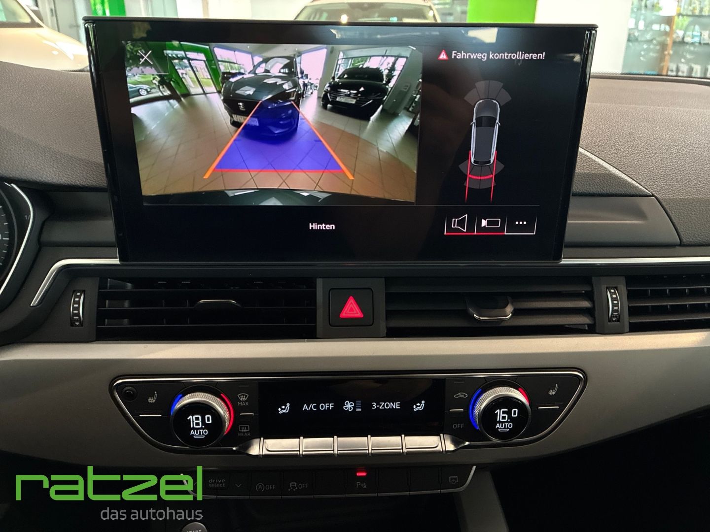 Fahrzeugabbildung Audi A4 Avant 40 2.0 TDI DSG Navi+ El. Panodach+ACC