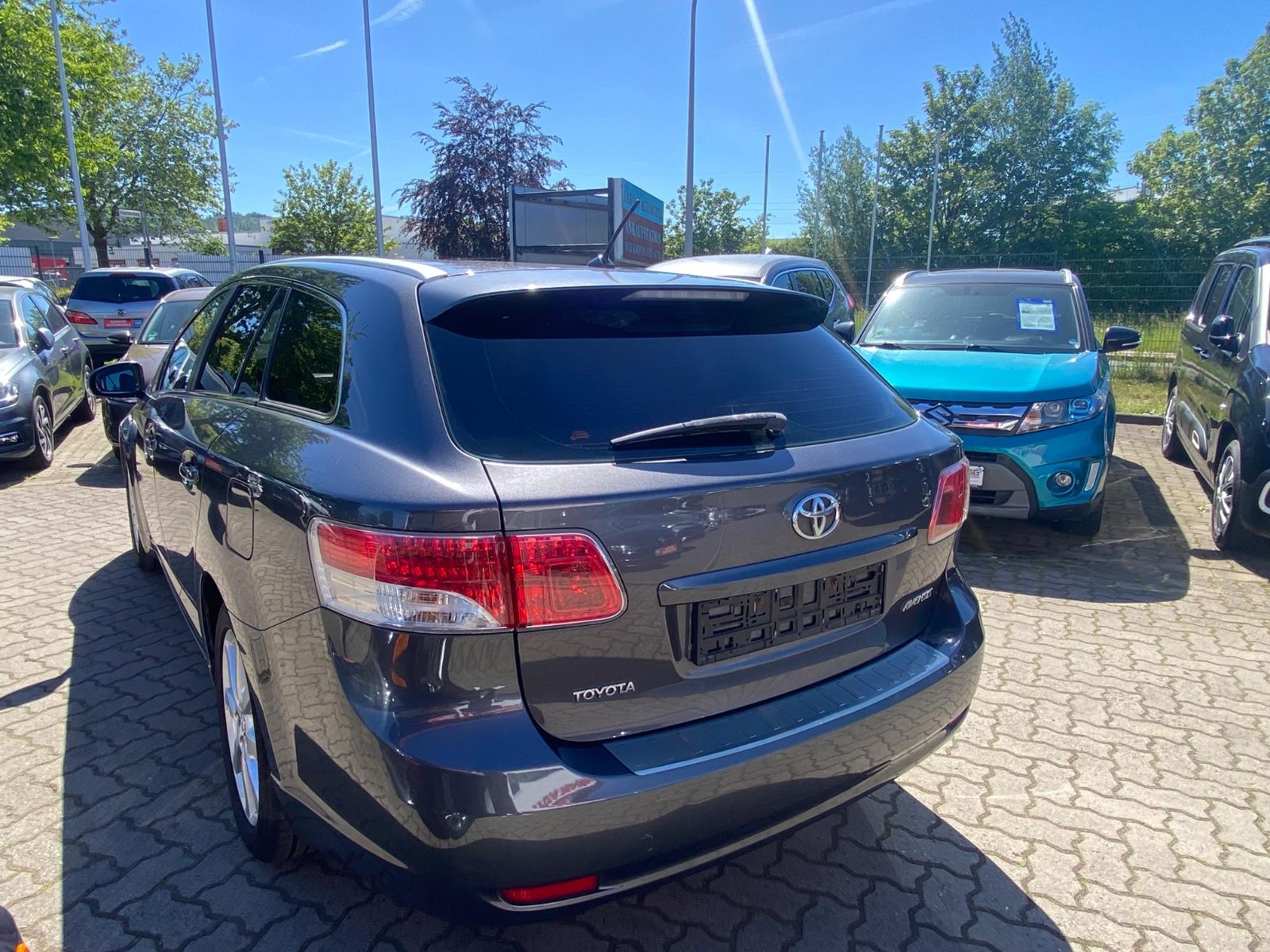Toyota Avensis 2011 — photo 23