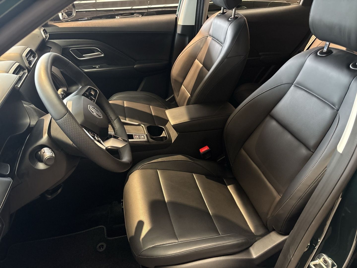 Fahrzeugabbildung MG ZS 1.5 Hybrid+ 145 kW Luxury AHK GJR Navi 360 Ka