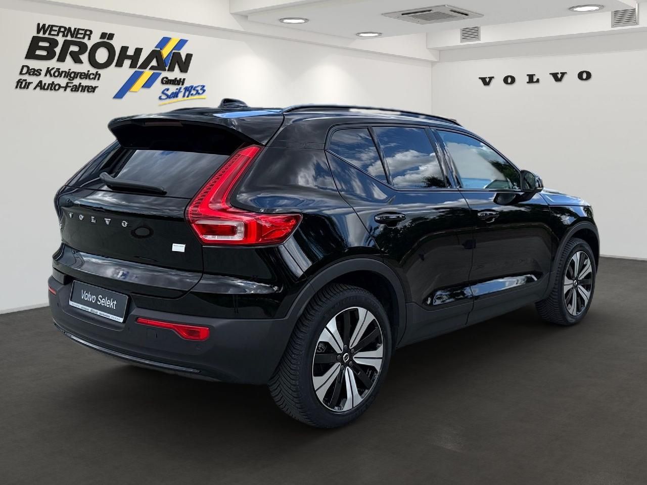 Fahrzeugabbildung Volvo XC40 Plus Recharge Pure Electric 2WD