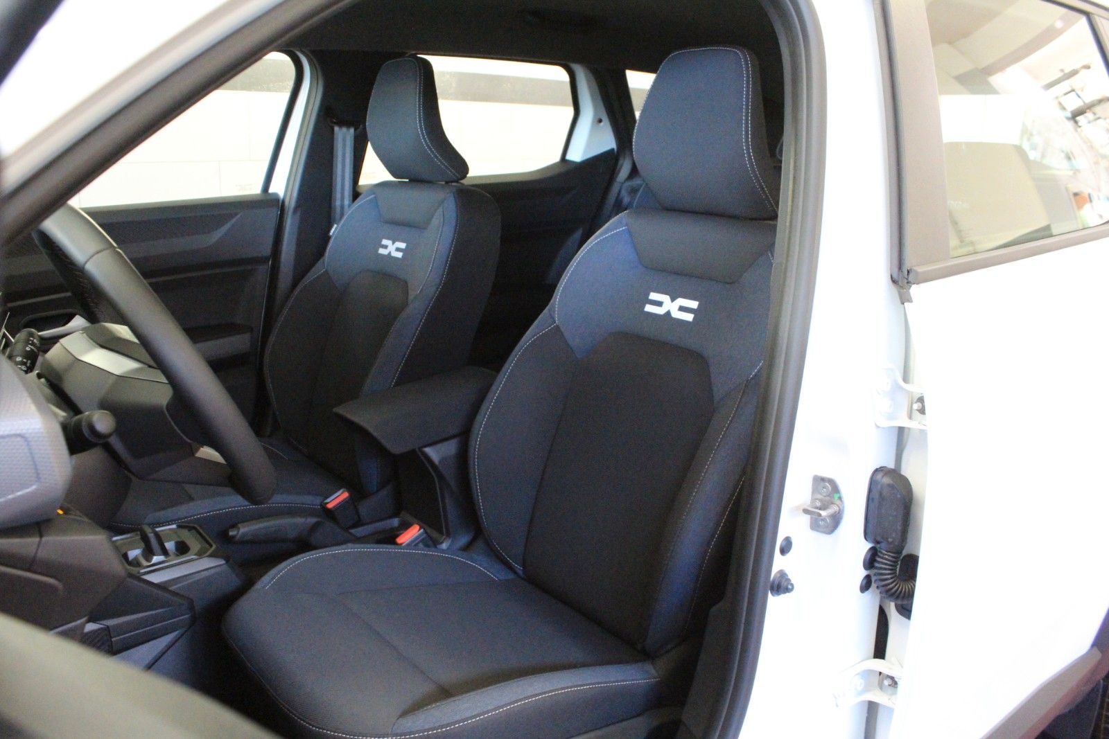 Fahrzeugabbildung Dacia Duster Hybrid 155 Expression *Winterpaket* MY26