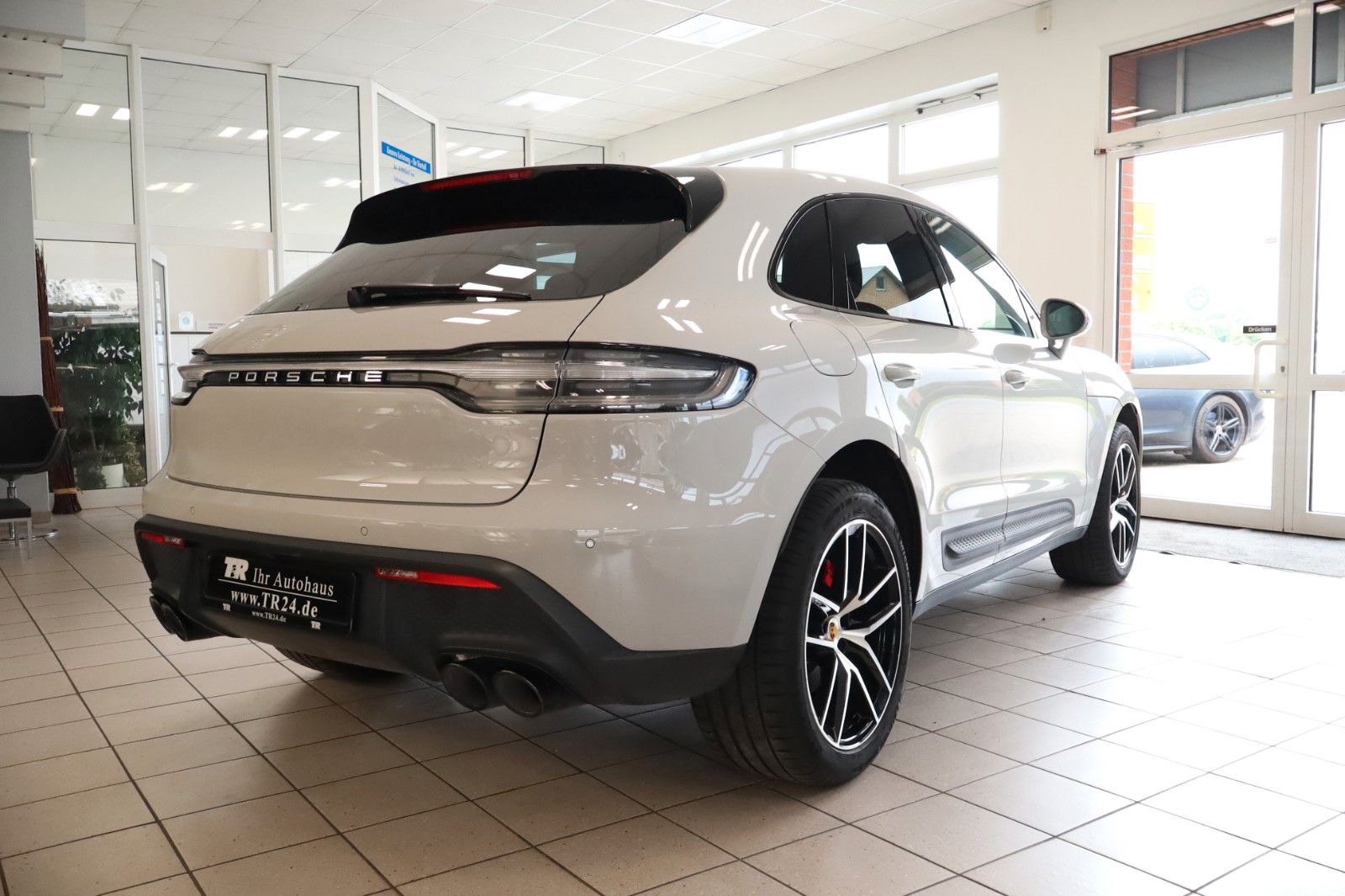 Fahrzeugabbildung Porsche Macan S Panorama/Keyless/Sportabgasanlage/20Zoll