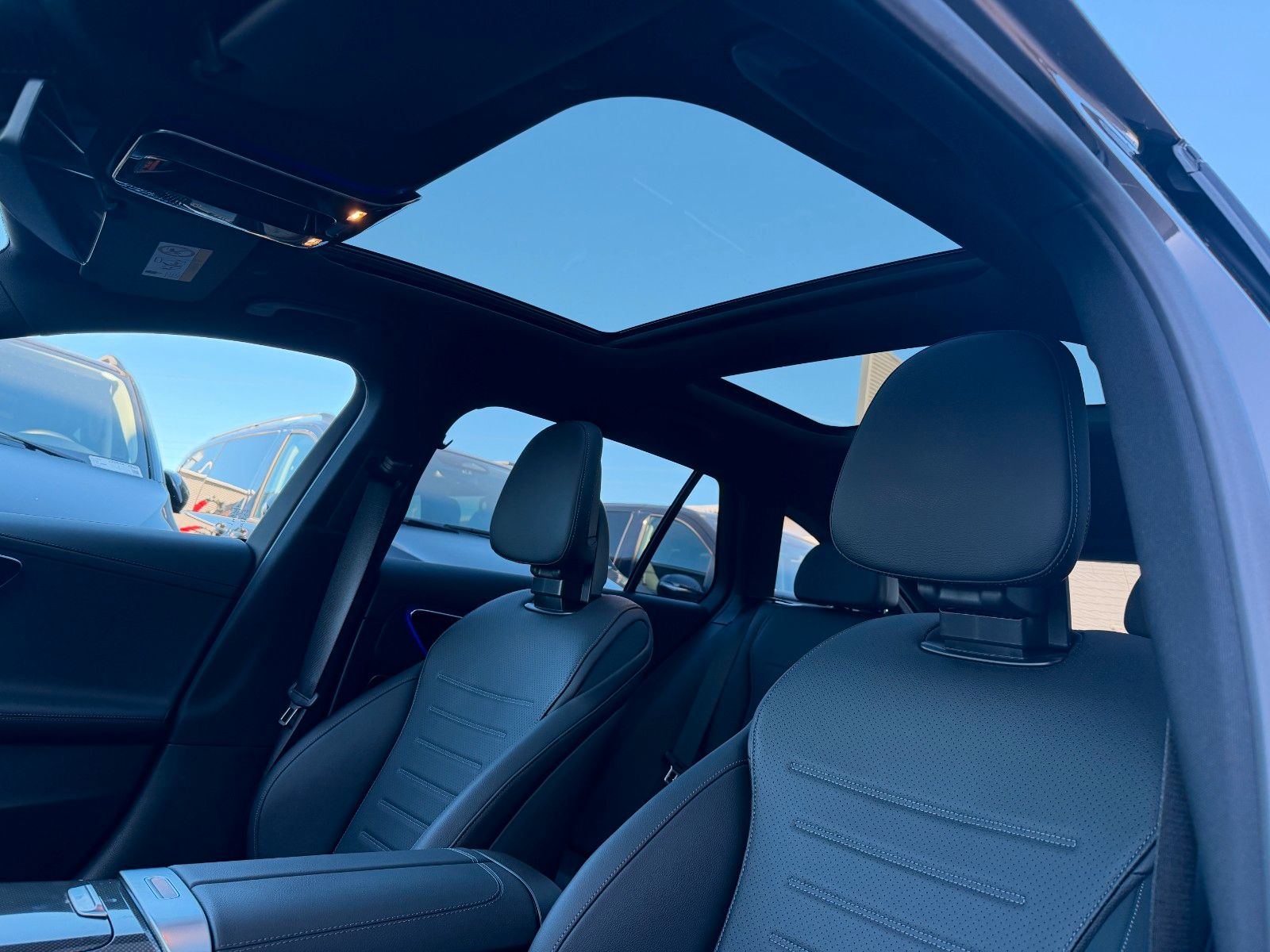 Fahrzeugabbildung Mercedes-Benz C 220 T d Edition AMG AHK+Pano+360°+Distr+Ambien