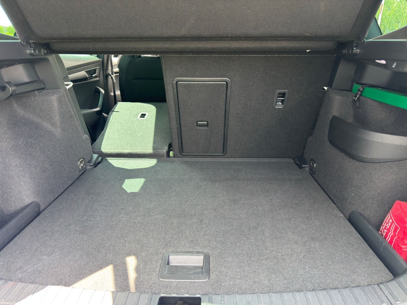 Fahrzeugabbildung SKODA Karoq Sportline 1.5TSI DSG*RFK*AHK*SideAss*eHeck