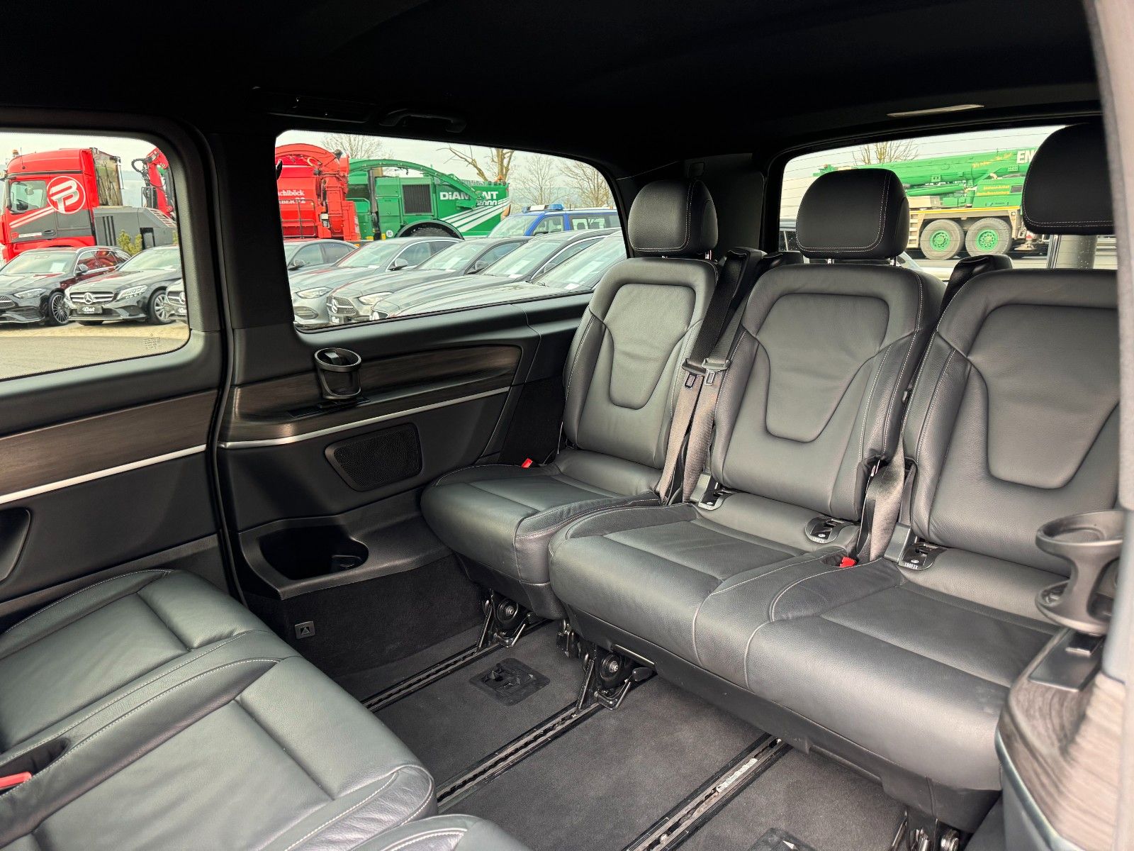 Fahrzeugabbildung Mercedes-Benz V 300 d 4MATIC AVA Extral AHK Standheiz