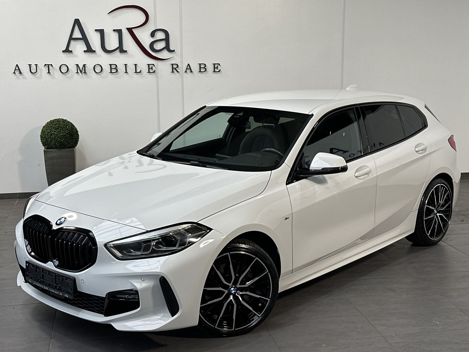 Fahrzeugabbildung BMW 120i M-Sport 5-Türer Aut. NAV+LED+SHZ+19ZOLL+PP
