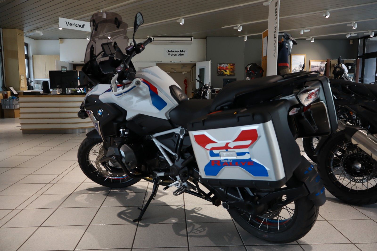 Fahrzeugabbildung BMW R1250GS Style Rallye mit Variokoffer