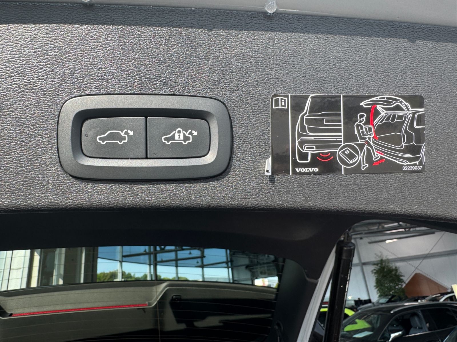 Fahrzeugabbildung Volvo XC40 R Design 2WD PANO LED NAVI SHZ