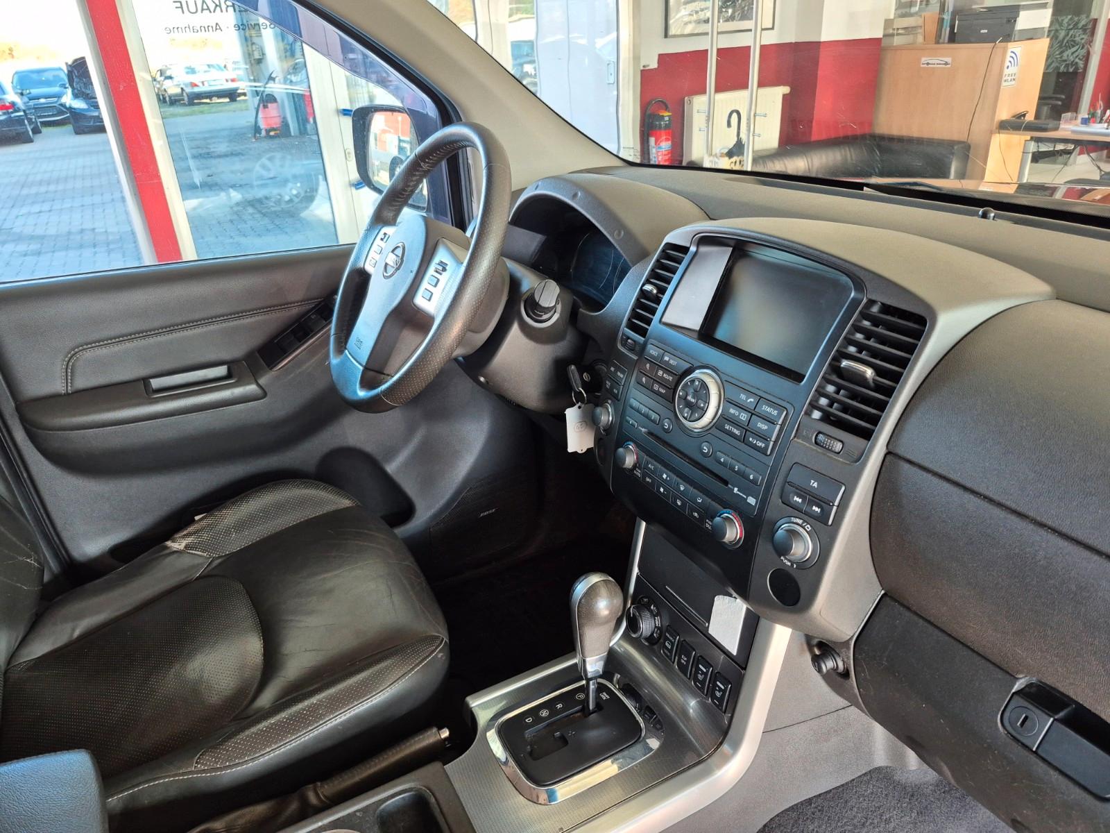 Nissan Navara Double Cab 3.0 dCi V6 231 ch BVA 4x4 / 121 000 km / Bose / Toit ouvrant / Cuir / Caméra de recul