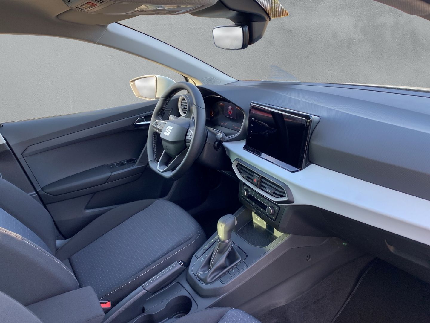 Fahrzeugabbildung SEAT Ibiza Style Road Ed. *SHZ*NAVI*PDC*CAM*Full-Link