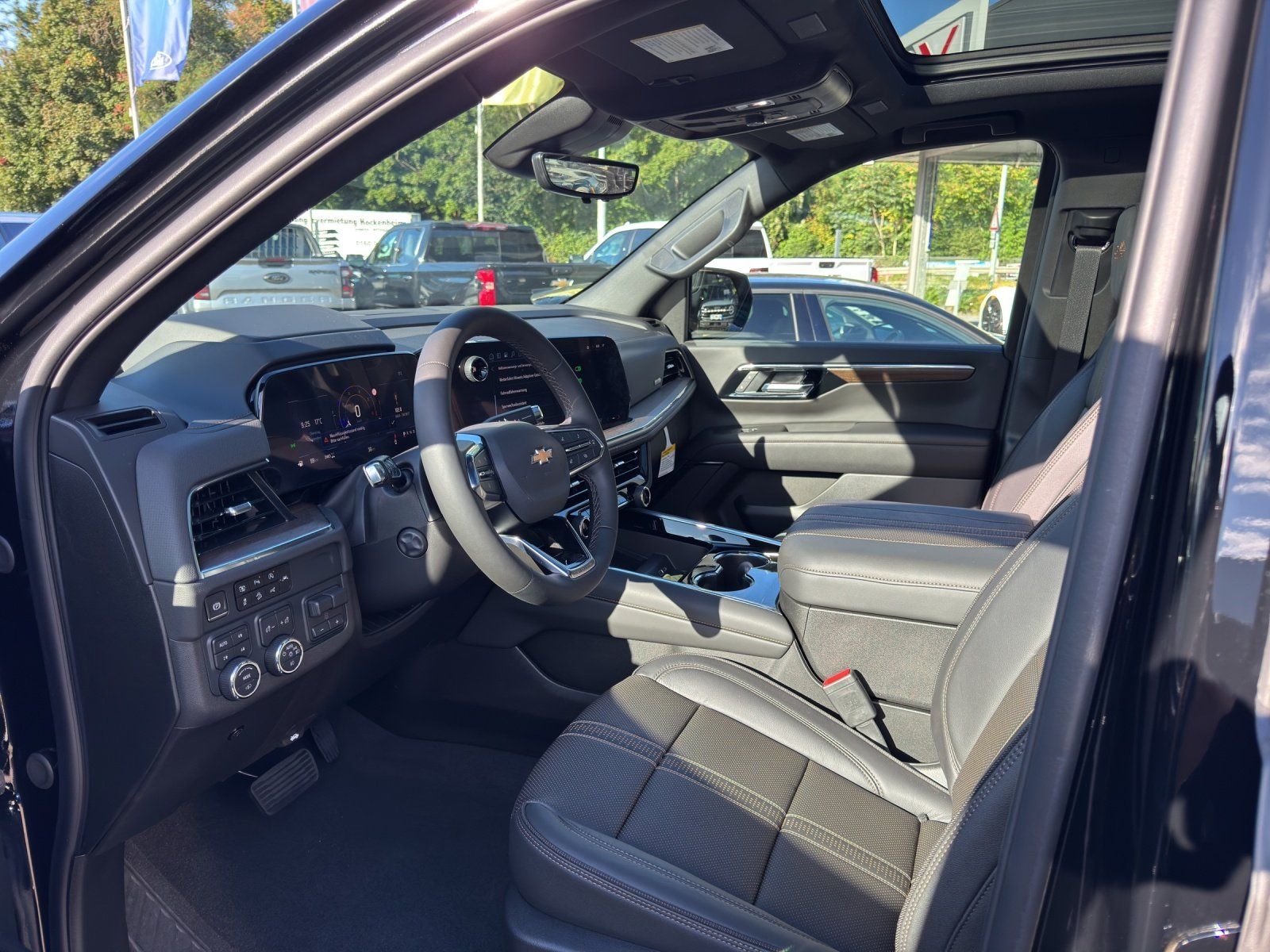 Fahrzeugabbildung Chevrolet Suburban High Country 6.2 MY25 PDC/TV/LED/AHK/