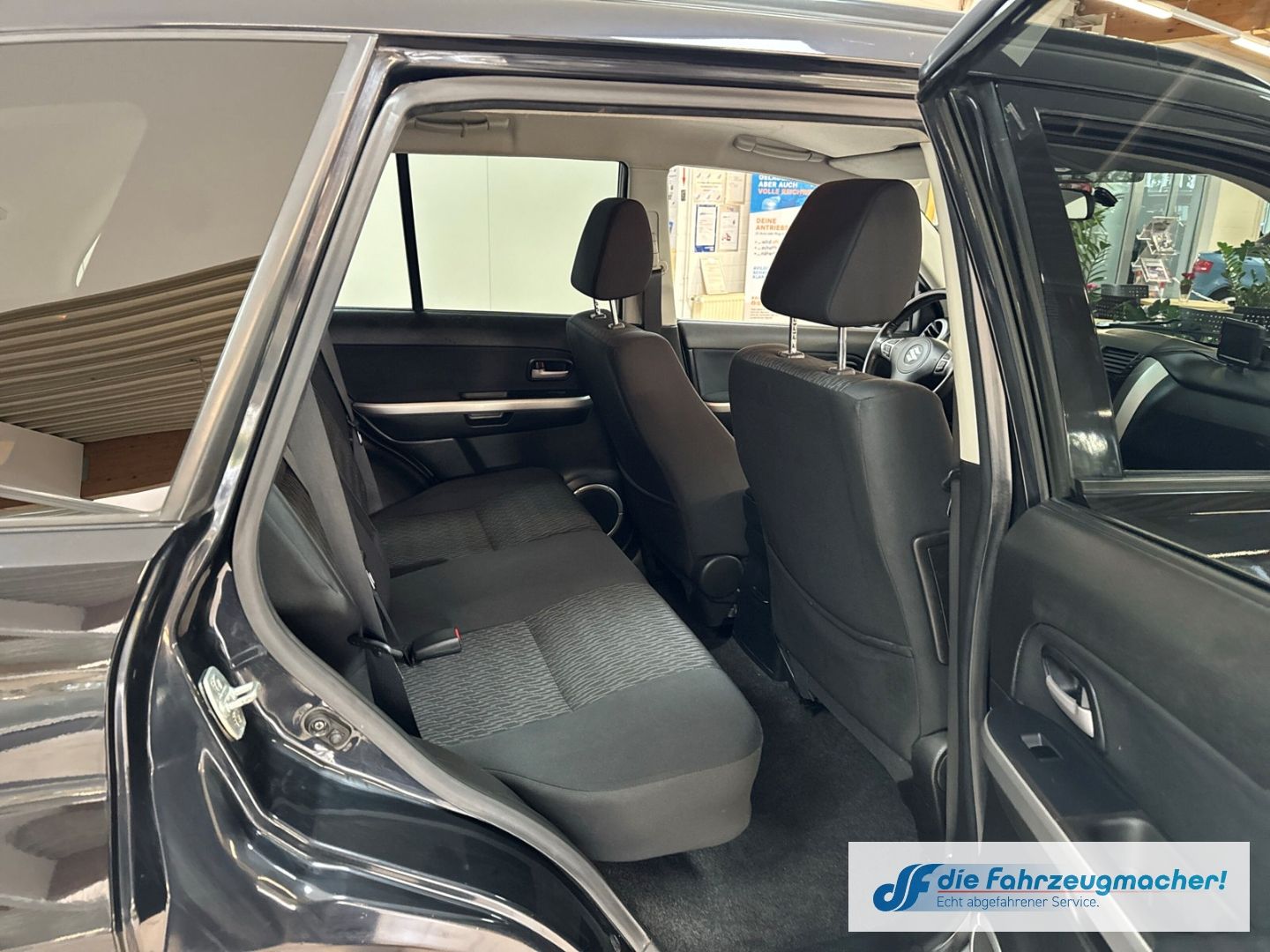 Fahrzeugabbildung Suzuki Grand Vitara 2.4 VVT Comfort Navi Xenon Sperrdif