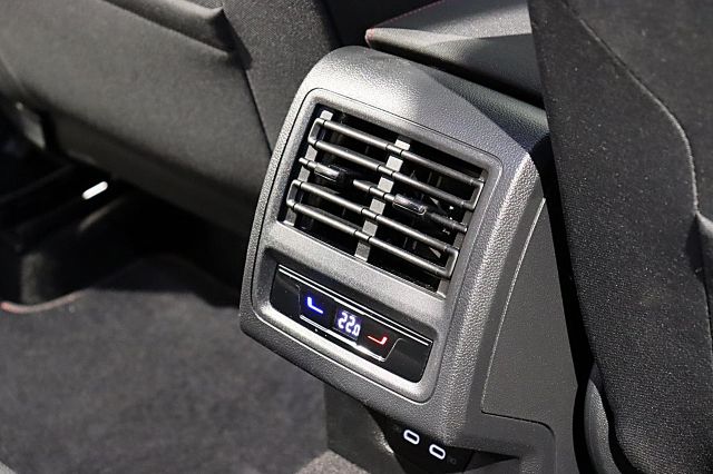 Golf GTI 2.0TSI DSG ACC KAMERA NAVI PANO SPORTFW