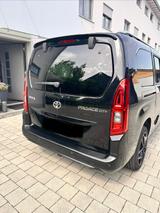Toyota Proace City 1,2-l-Turbo 96kW L2 Team Deutsch... - schwarze Toyota PROACE CITY