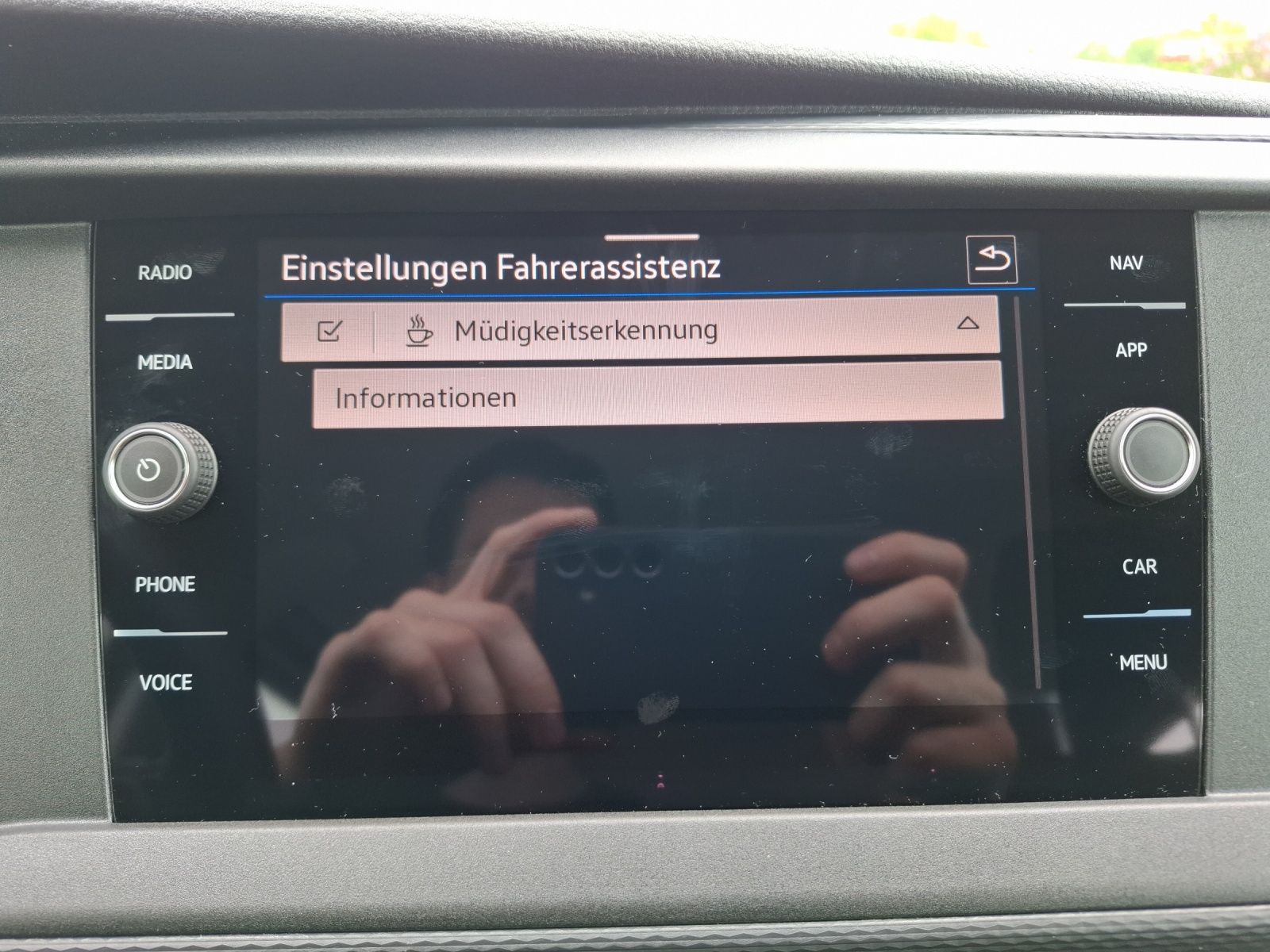 Fahrzeugabbildung Volkswagen T6 Kombi T6.1 TDI 8 Sitze LR LED Navi Klima