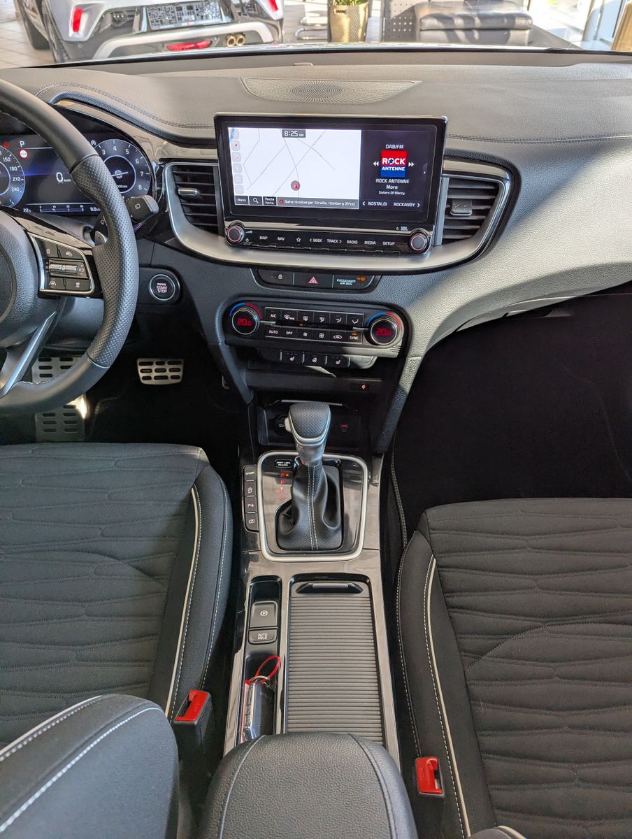 Fahrzeugabbildung Kia Ceed 1.5 GT-Line Limo Perfomance LED JBL Cam 7-J