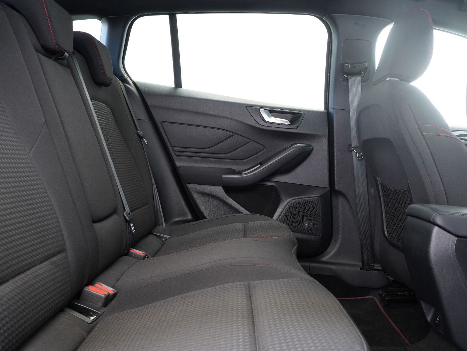 Fahrzeugabbildung Ford Focus Turnier ST-Line X 1.0 EcoBoost Mild-Hybrid