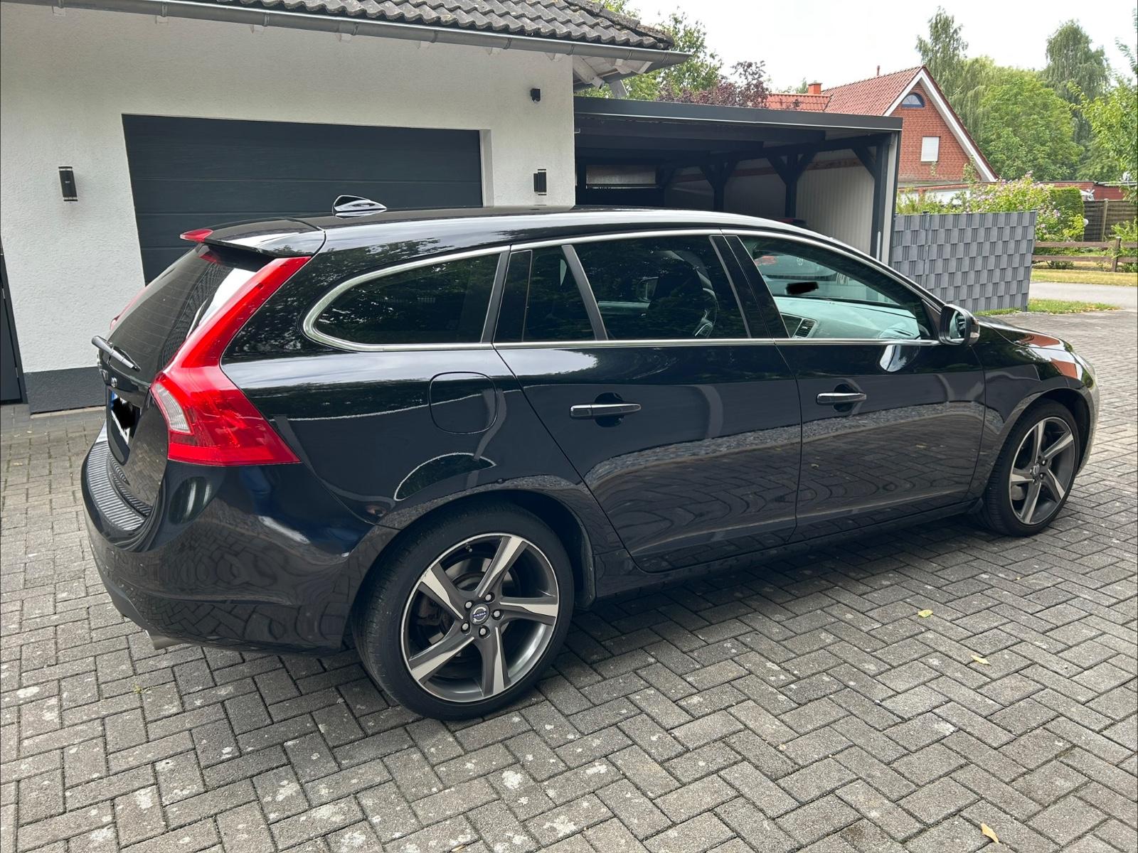 Volvo V60 2013 — interior