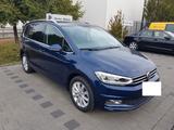 Volkswagen Touran 2.0 TDI SCR 140kW DSG Highline 7-Sitzer - : Kleinbus, 14 Sitzer