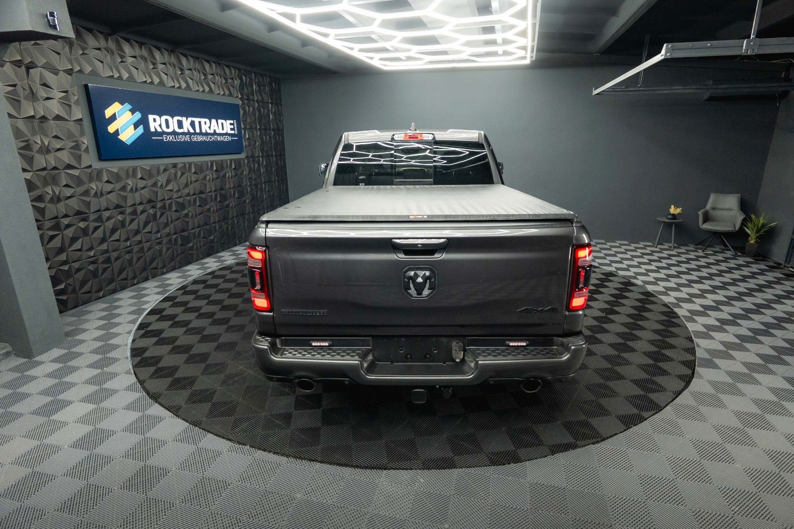 Fahrzeugabbildung Dodge RAM 5.7 V8 HEMI 4x4 Night Limited Longbed 19%