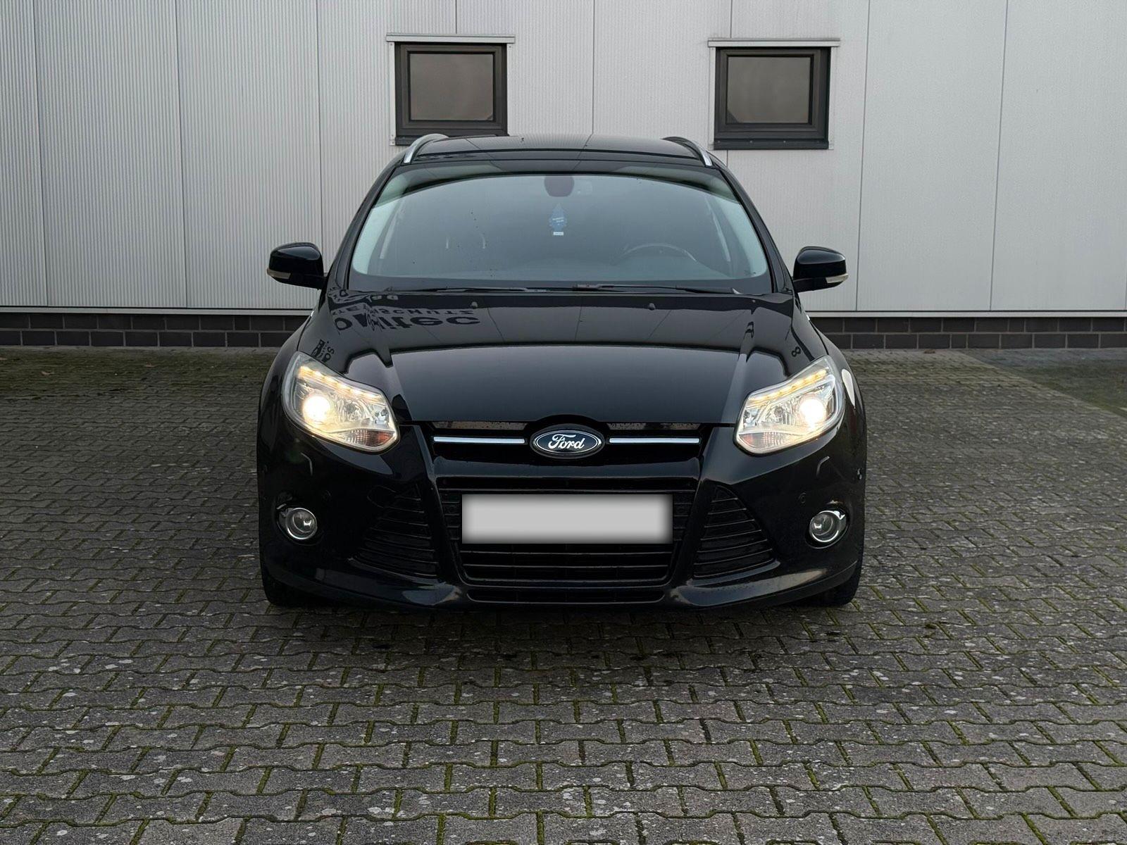 Ford Focus 2012 — rear view