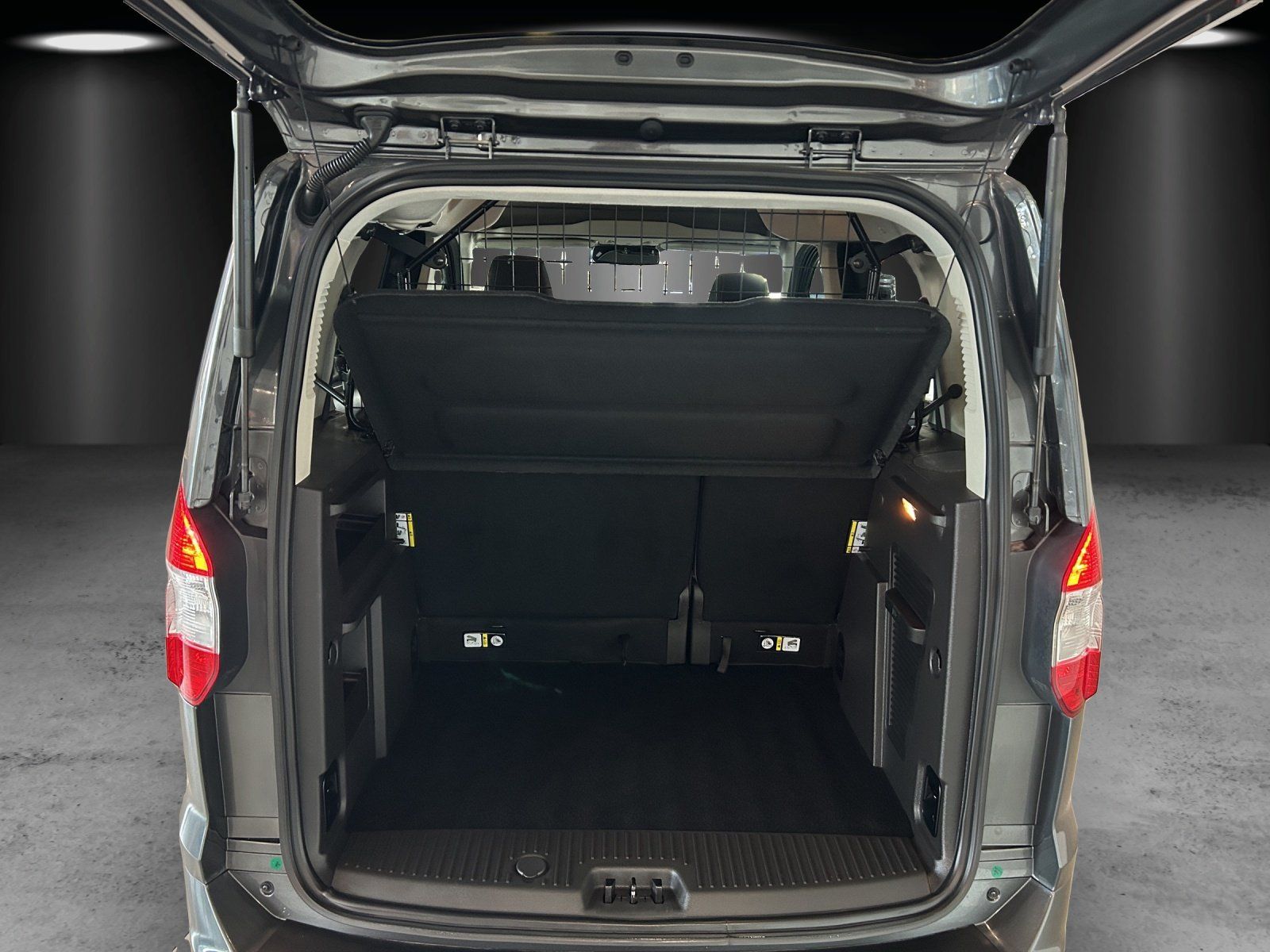 Fahrzeugabbildung Ford Tourneo Courier Titanium