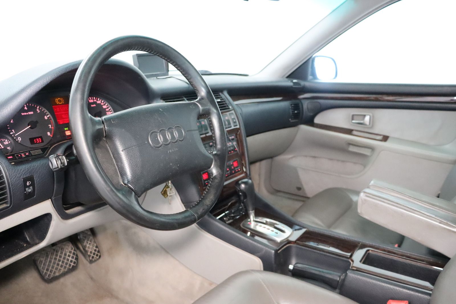 Fahrzeugabbildung Audi A8 2.8 *HU/AU 12.26 * Sizhzg. * Leder  * AHK