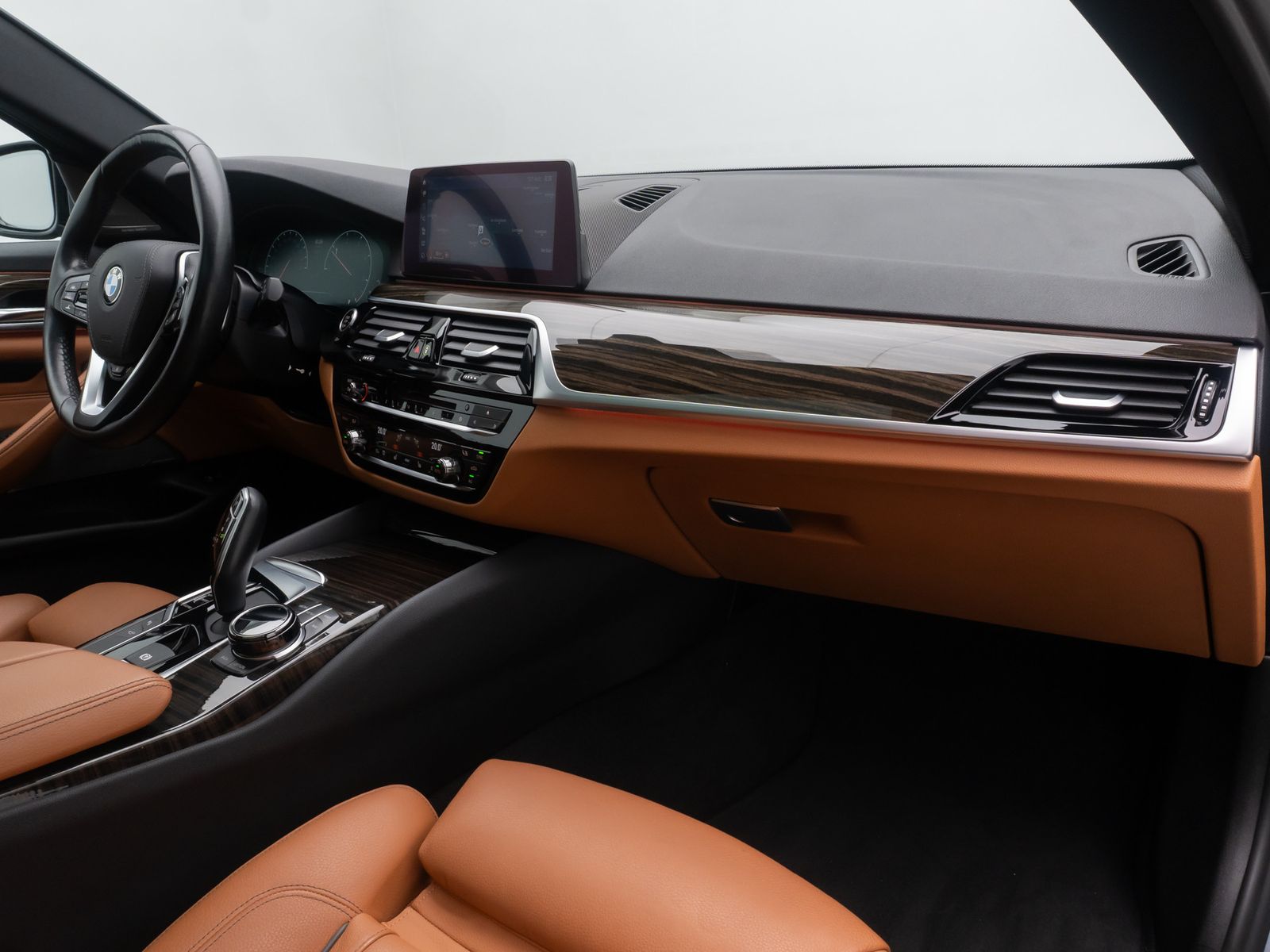 Fahrzeugabbildung BMW 540d xD SportLine 360&deg;HUD AHK DispKey SoftCl H/K