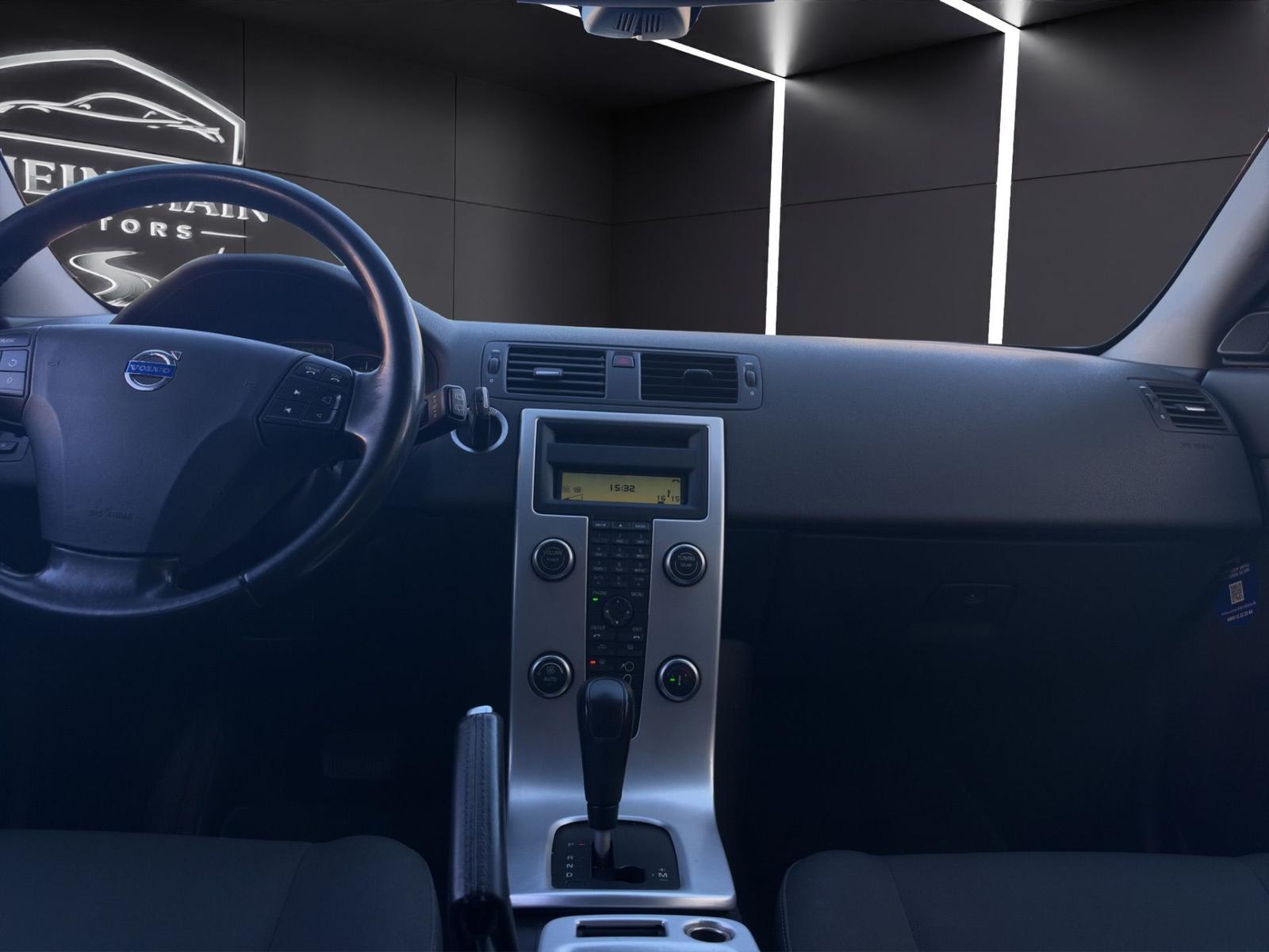 Volvo V50 2010 — photo 15