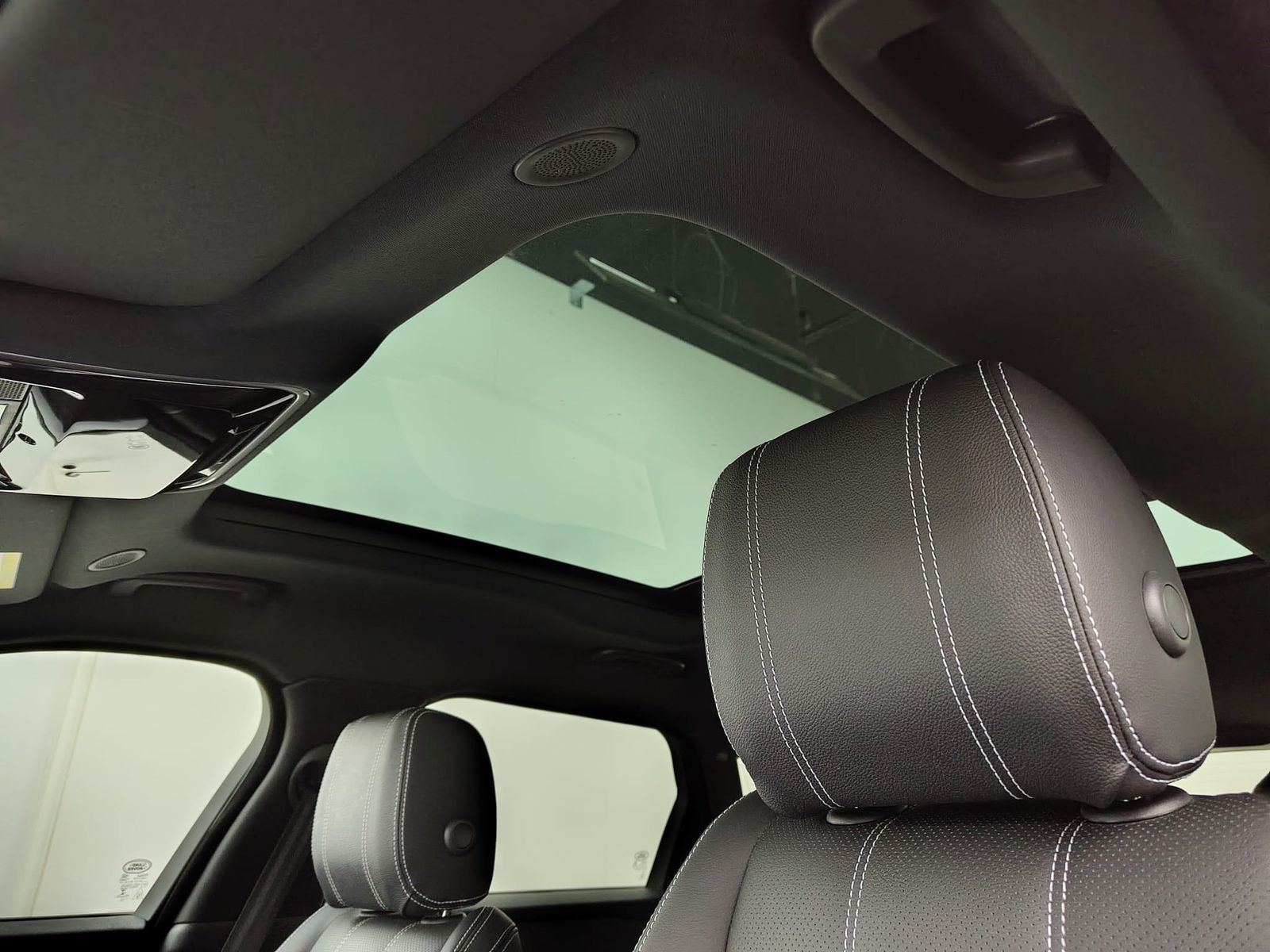 LAND ROVER Range Rover Velar  P400e S Pano Winter Black – Bild 8