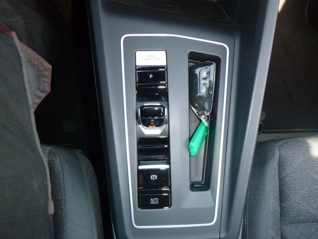 Fahrzeugabbildung Volkswagen Golf VIII 1,0 eTSI Life >AUT/NAV/LED/KAM/SHZ<