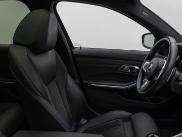 Fahrzeugabbildung BMW M340d xD 360°Panorama Laser HUD DAB Komfort 19"
