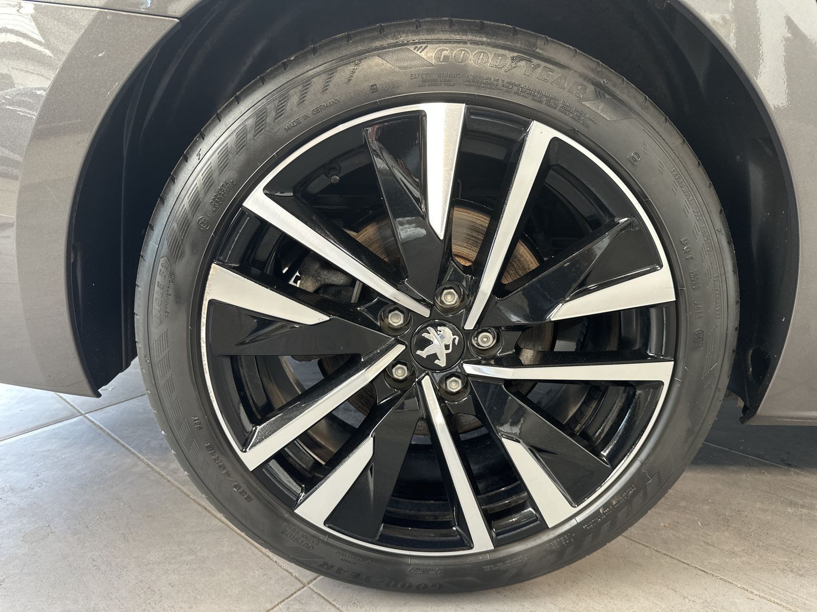 Fahrzeugabbildung Peugeot 508 SW Hybrid 225 GT NAV+LED+ACC+KAM+18ZOLL+VC