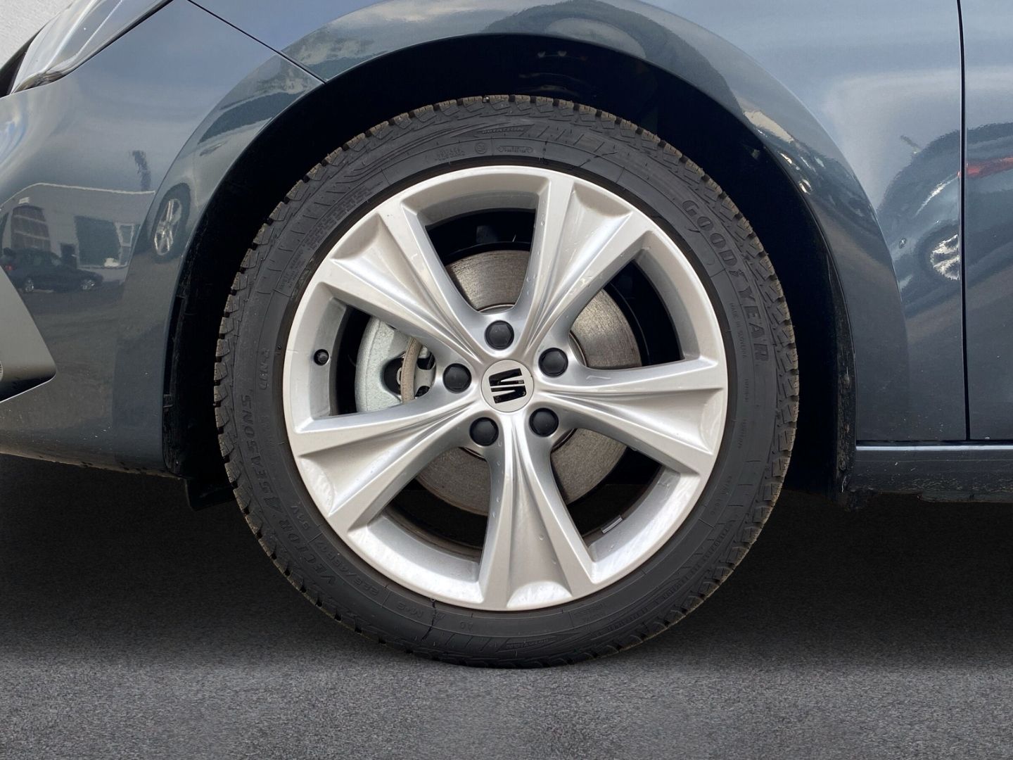 Fahrzeugabbildung SEAT Leon Sportstourer FR 2.0 TDI EU6d Navi digitales