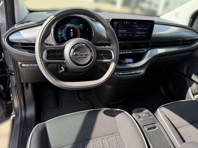 Fahrzeugabbildung Fiat 500 e Basis +NAVI+KLIMA+RFK+SHZ+CARPLAY+PDC+DAB+