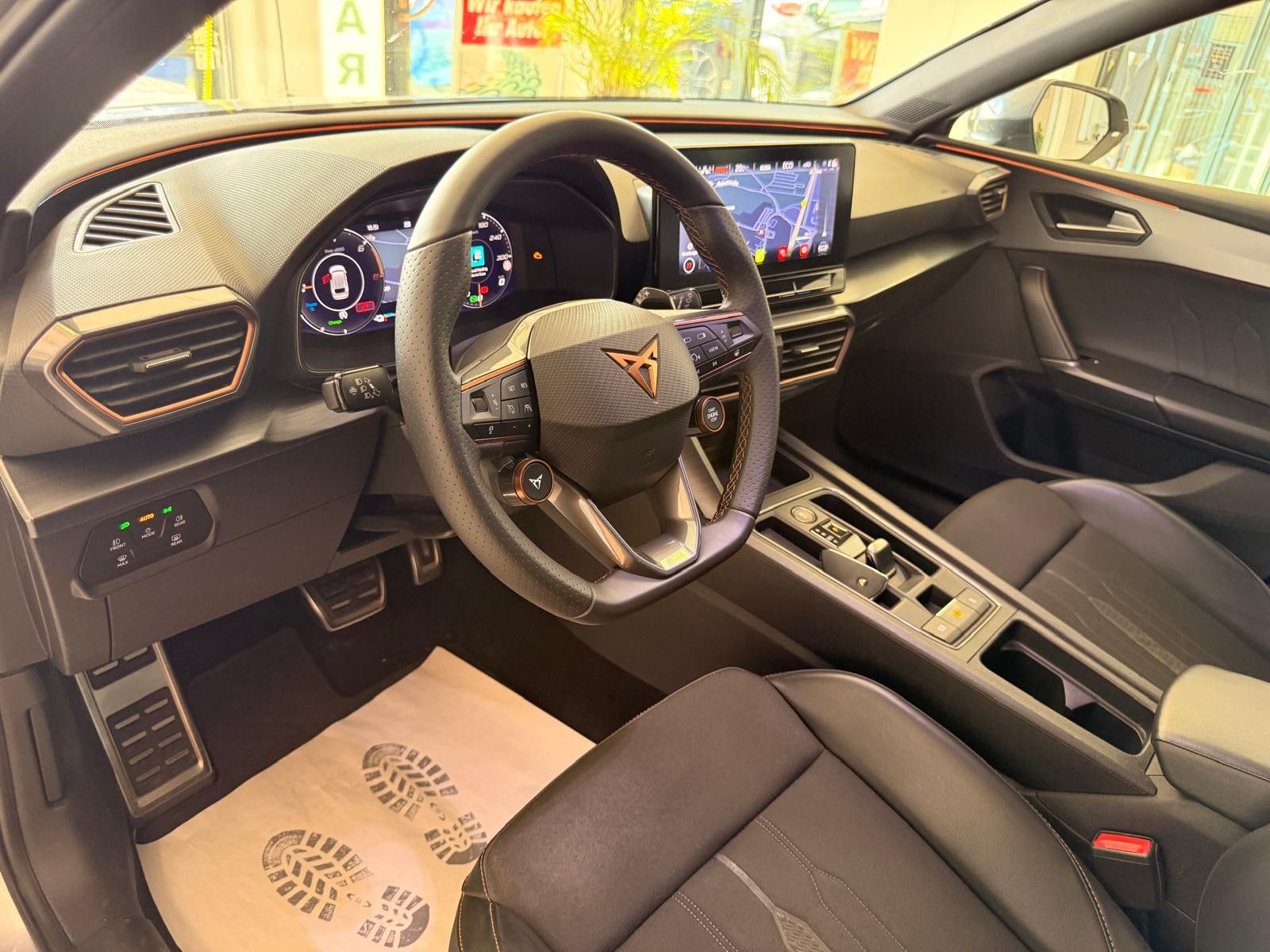 Fahrzeugabbildung CUPRA Leon Sportstourer VZ e-Hybrid/AHK/8.FACH BEREIFT