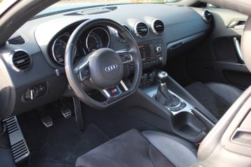 Audi TT CoupeRoadster 2.0 TFSI Coupe Facelift