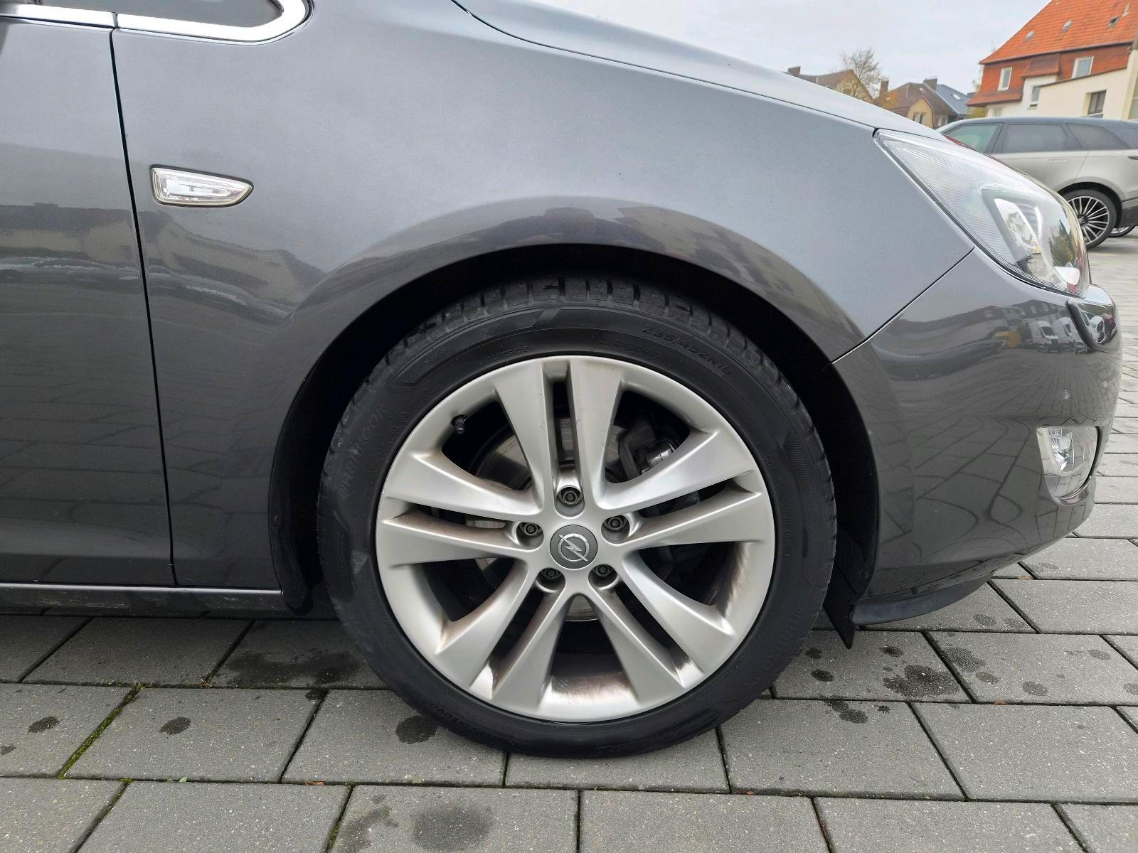 Opel Astra 2011 — photo 9