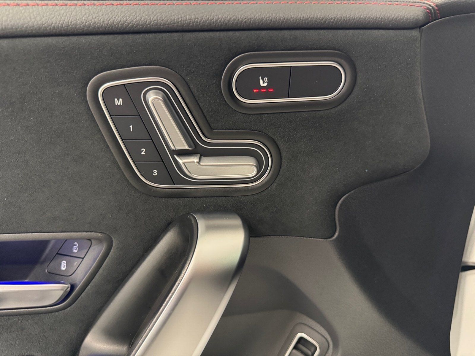 Fahrzeugabbildung Mercedes-Benz CLA 200 AMG Plus*Burmester*Pano*Disto*HUD*Night*