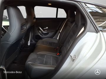 Mercedes CLA 200 Shooting Brake - 11