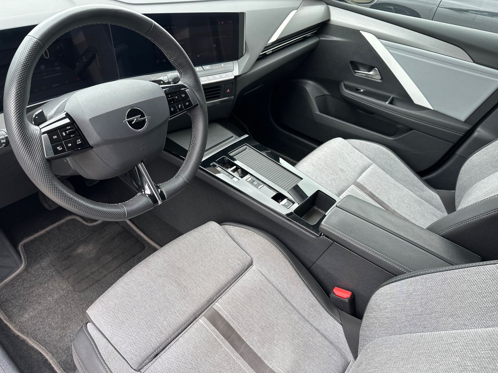 Fahrzeugabbildung Opel Astra SpT 1.5 D Elegance Aut. NAV+LED+KAMERA+SHZ
