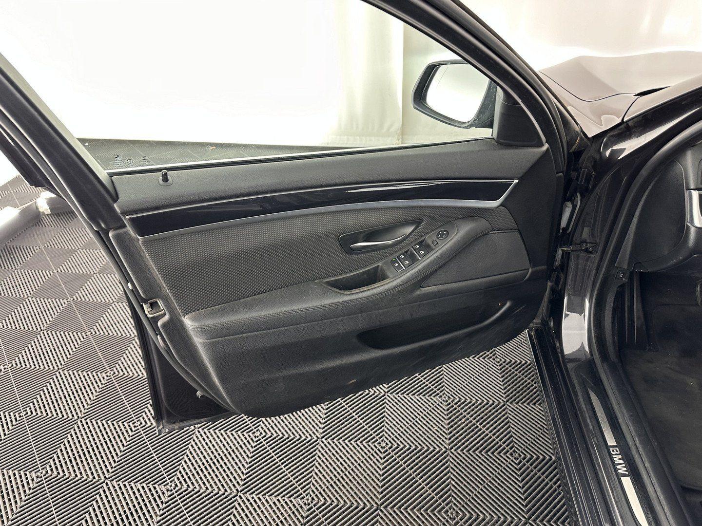 BMW 518 2014 — photo 24