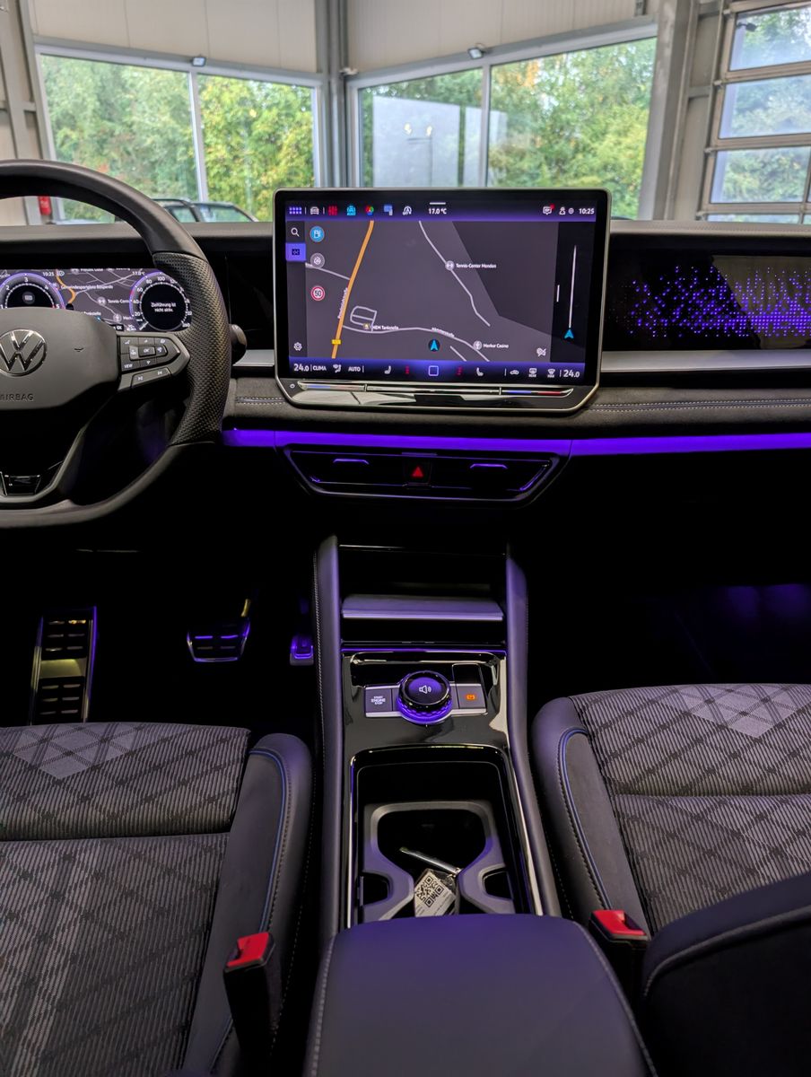 Fahrzeugabbildung Volkswagen Tayron 2.0TDI 4M R-Line 7-Sitz 360° H/K Pano AHK