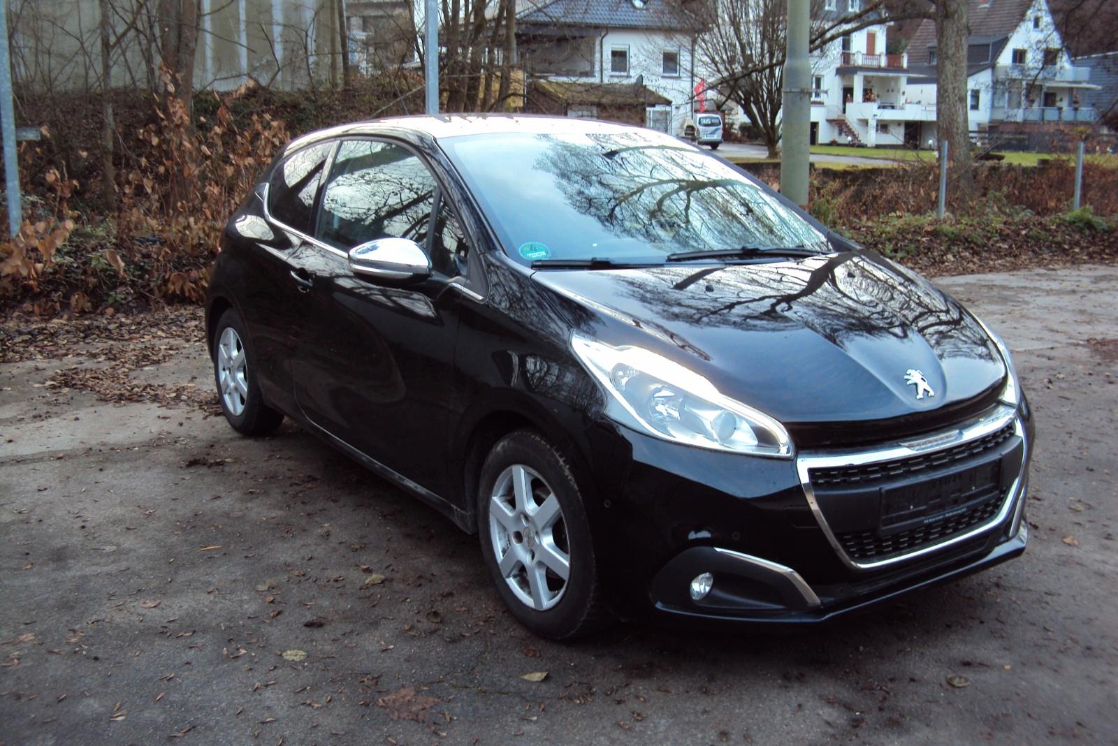 Peugeot 208 Allure-Automatik-Panorama-Dach-Navi-Euro.6