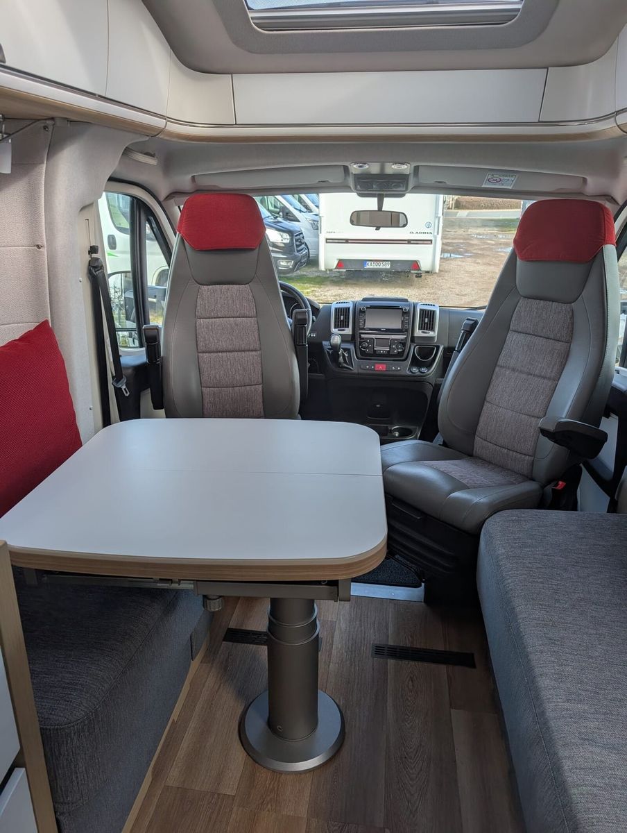 Fahrzeugabbildung Niesmann + Bischoff Smove 7.4 E Hubstützenanlage,Wechselrichter