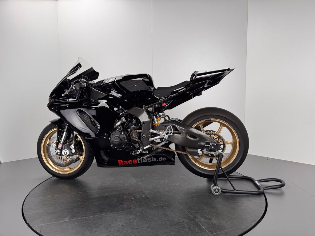 Fahrzeugabbildung Yamaha YZF-R1 RACEBIKE *ÖHLINS *AKRA *H2O *UVM.
