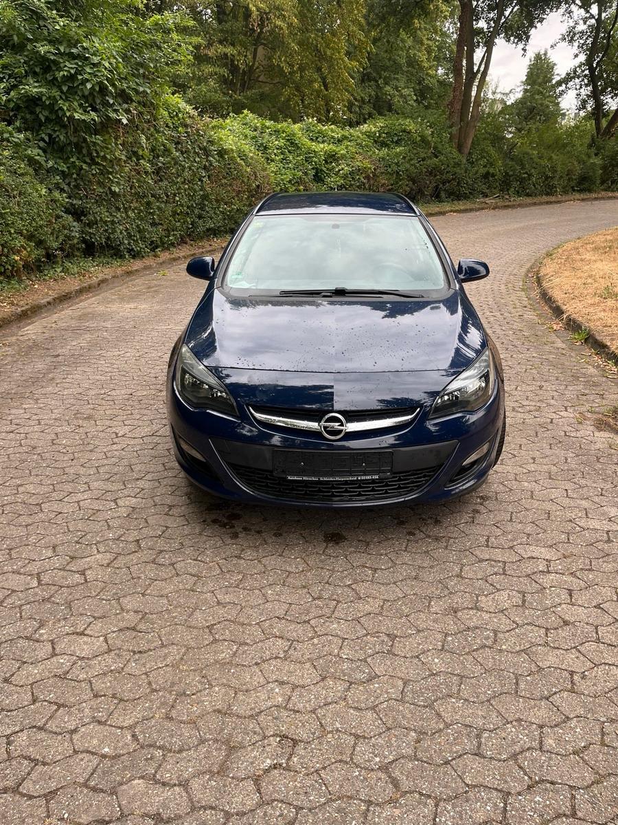 Opel Astra 2012 — photo 6