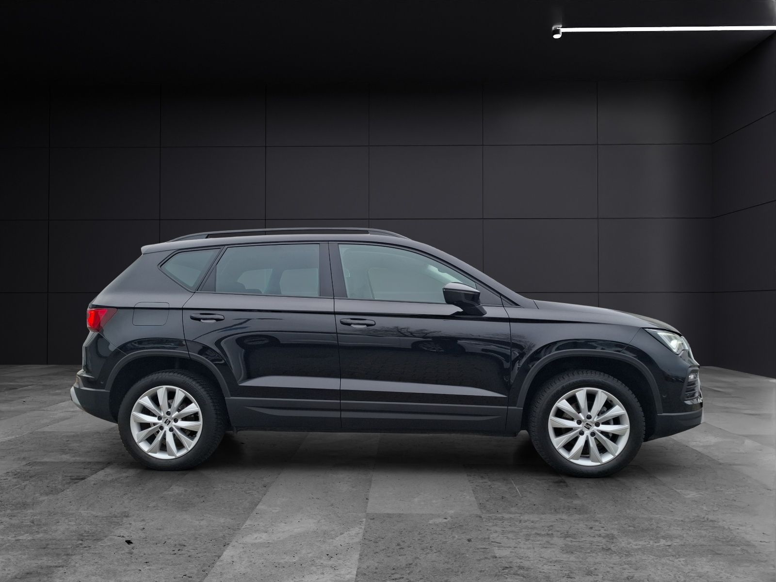 Fahrzeugabbildung SEAT Ateca TSI Style DSG LED Navi AID ACC Park-Assist